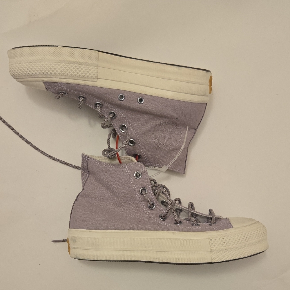 NWT Women's Chuck Taylor All Star Converse Canvas Hi-Tops In Purple/Off White 9